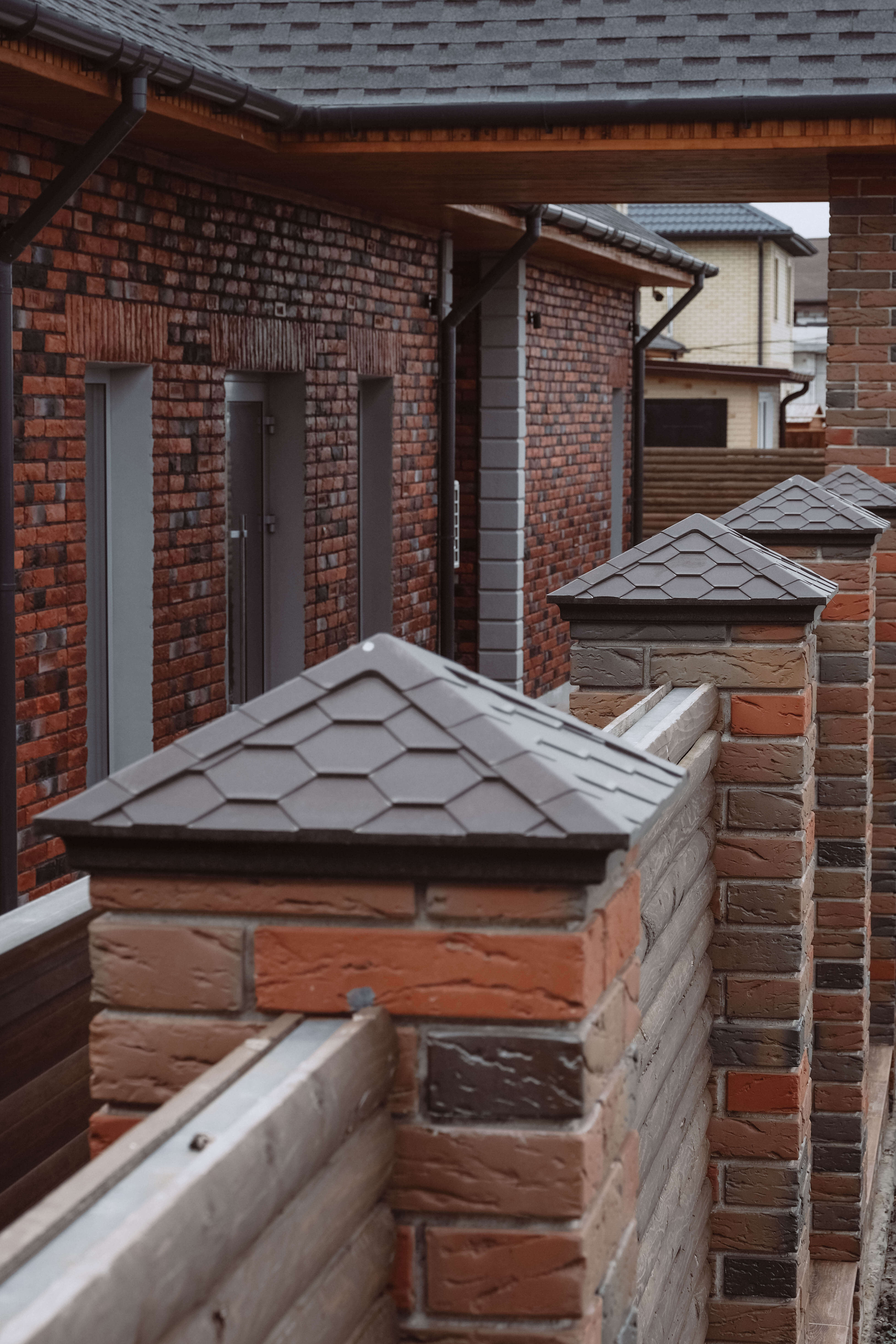 Колпак Zking Эверест Коричневый на столб 1.5х1.5 кирпича (390х390мм) в Старом Осколе фото